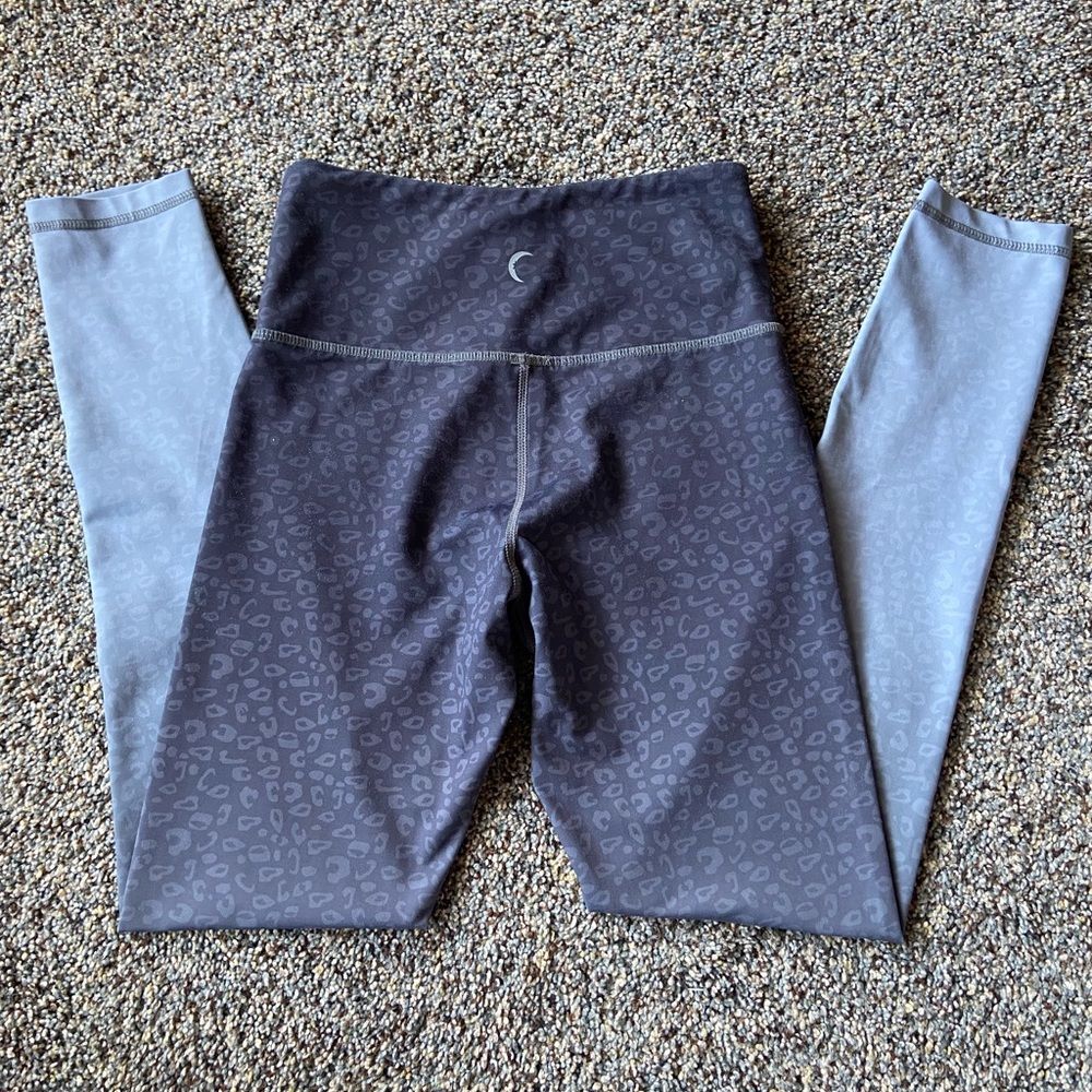 Zyia active grey leopard ombré leggings - Picture 2 of 3